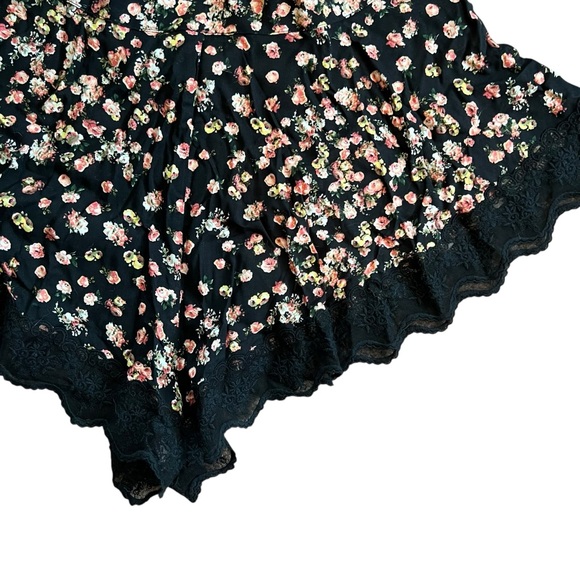 NWOT FREE PEOPLE Women’s Black Floral Lace Trim Bloomer Shorts Size XS - Picture 6 of 6